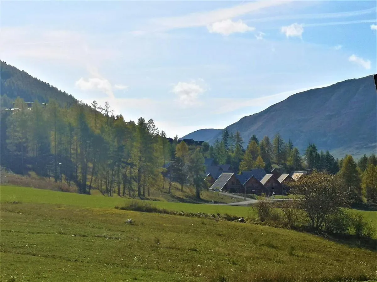 Studio Au Rez-De-Chaussee Avec Parking, Animaux Admis - Fr-1-504-581 Le Devoluy 0*,  France