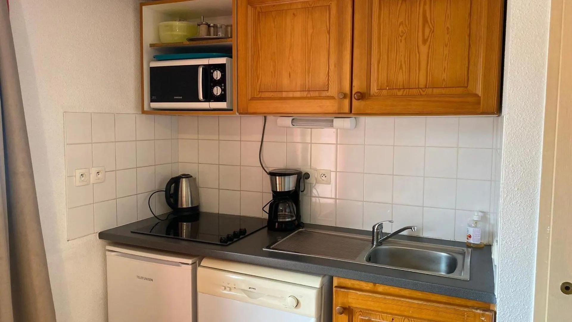 Studio Au Rez-De-Chaussee Avec Parking, Animaux Admis - Fr-1-504-581 Le Devoluy 0*,  France