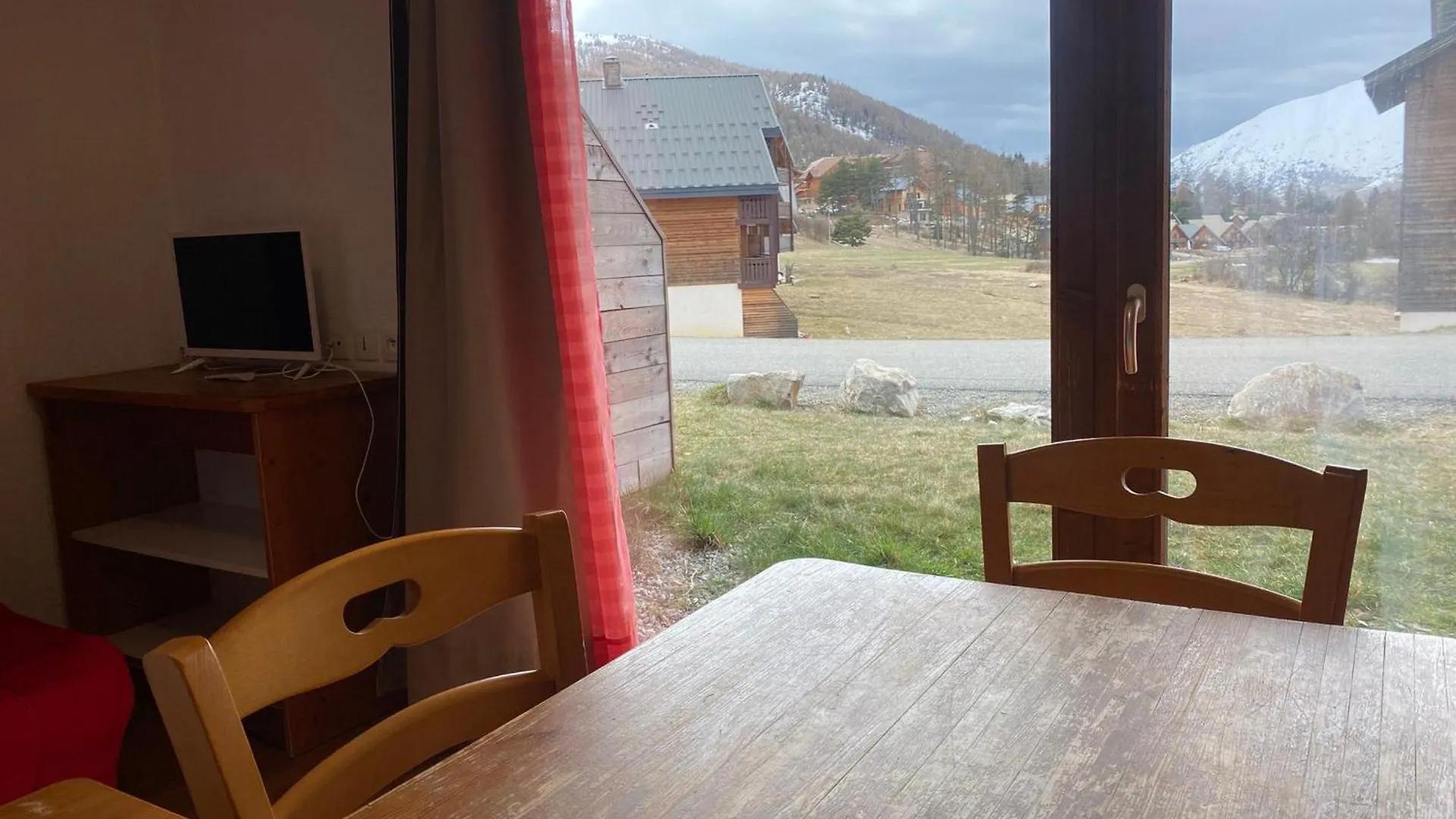 Studio Au Rez-De-Chaussee Avec Parking, Animaux Admis - Fr-1-504-581 Le Devoluy